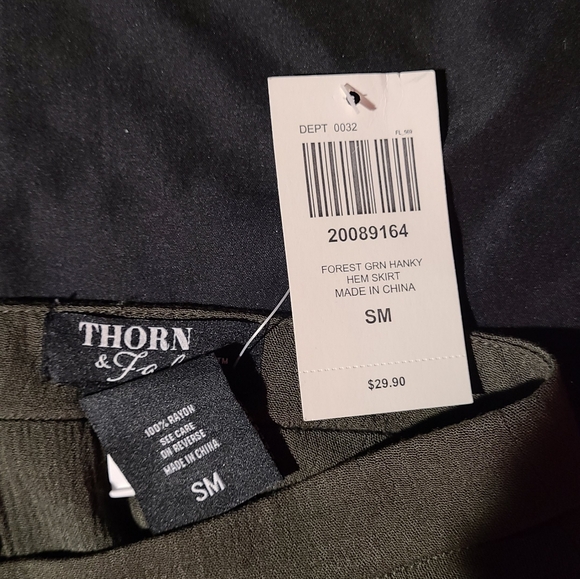 Hot Topic Forest GRN Hanky Hem Skirt - Picture 4 of 4